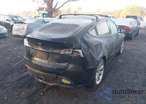 2023 Tesla Model Y Awd/Long Range Dual Motor All-Wheel Drive z USA, uszkodzony, nr VIN 7SAYGDEE1PF853810